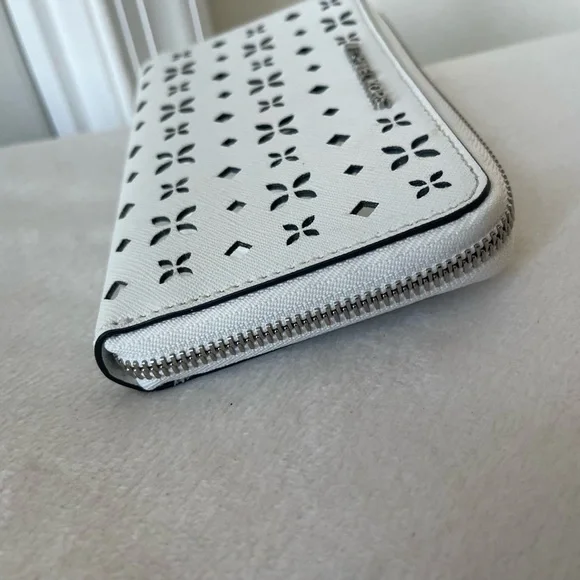 Michael Kors White and Sliver Cut-Out Wallet EUC - Picture 4 of 7